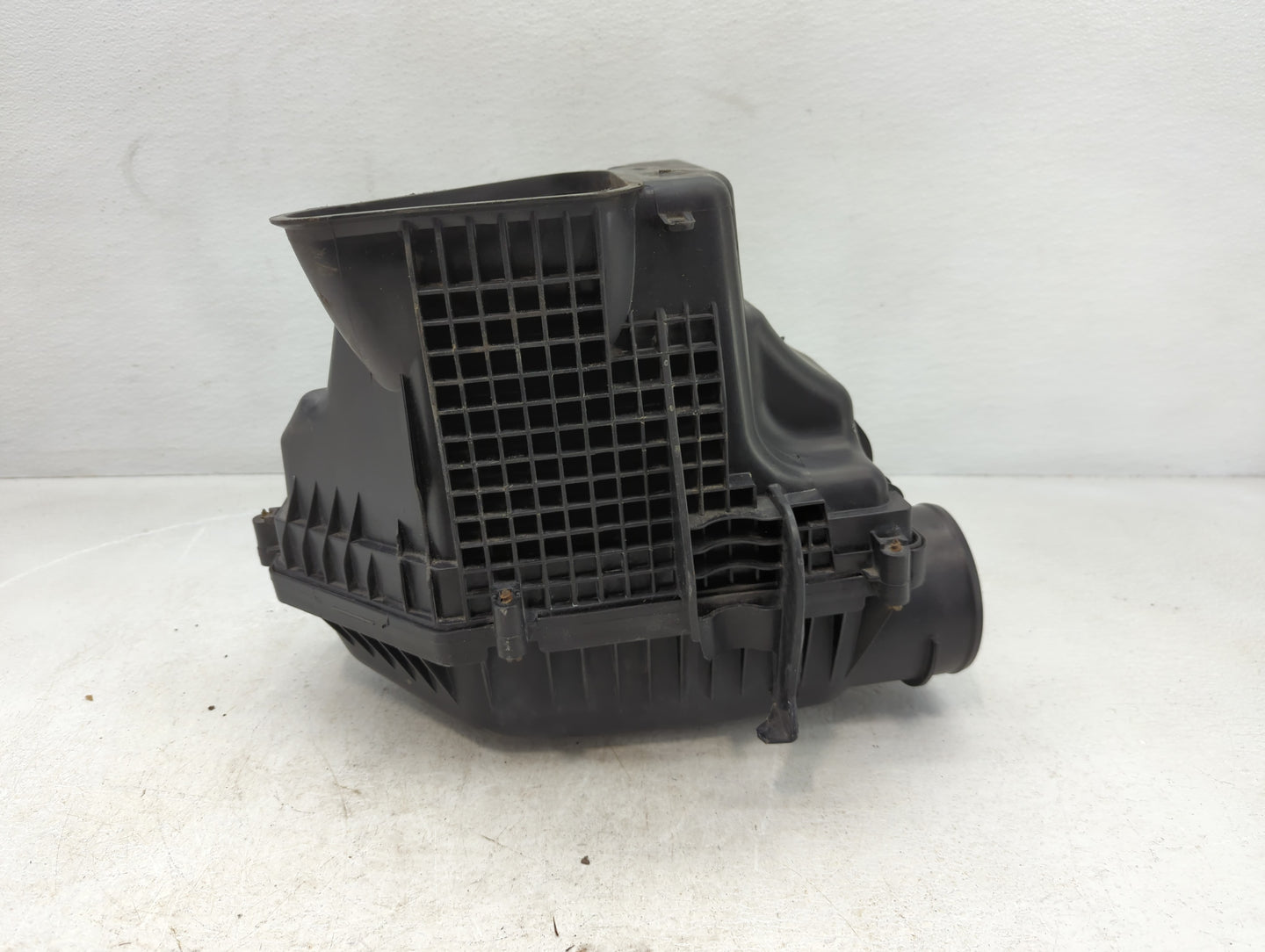 2017 Chevrolet G30 Air Cleaner Intake-duct Hose Tube - Oemusedautoparts1.com