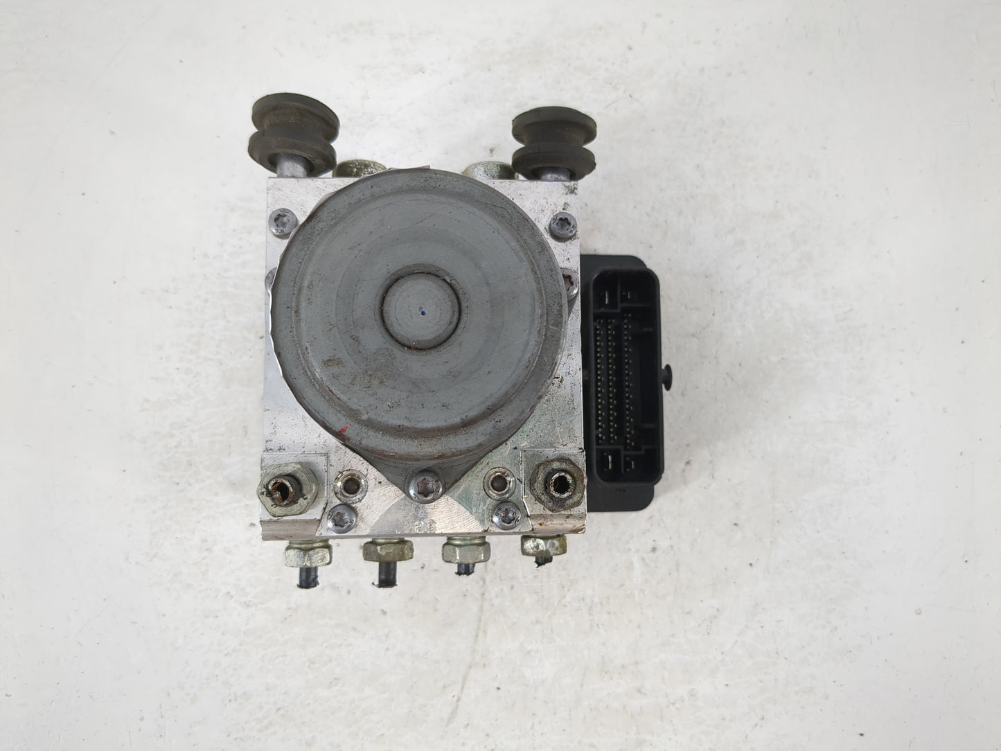 2017-2020 Chevrolet Impala ABS Pump Control Module Replacement P/N:84092226 Fits Fits 2017 2018 2019 2020 OEM Used Auto Part