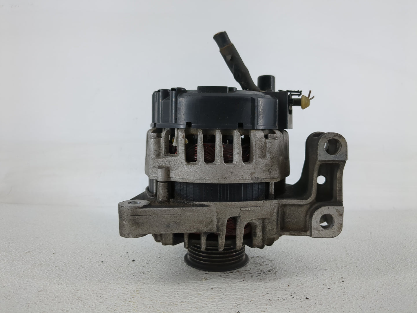 2017-2020 Chevrolet Impala Alternator Replacement Generator Charging Assembly Engine OEM P/N:13597235 13520825 Fits OEM Used