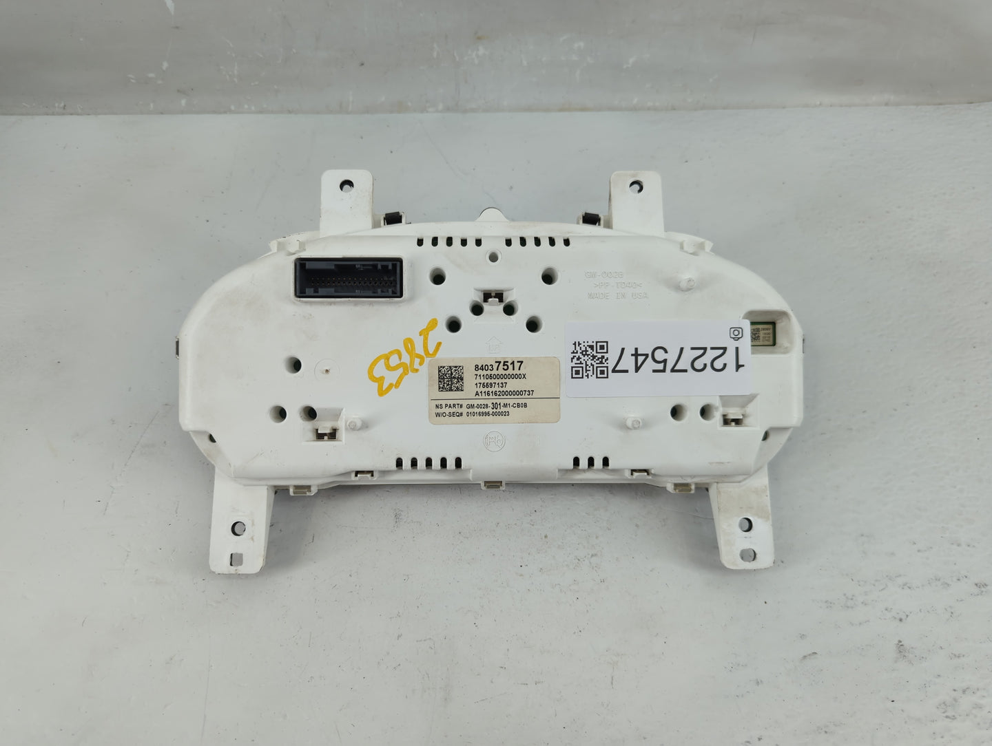 2017-2020 Chevrolet Impala Instrument Cluster Speedometer Gauges P/N:84037517 Fits Fits 2017 2018 2019 2020 OEM Used Auto Pa