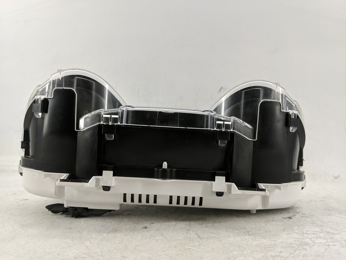 2017-2020 Chevrolet Impala Instrument Cluster Speedometer Gauges P/N:84037517 Fits Fits 2017 2018 2019 2020 OEM Used Auto Pa