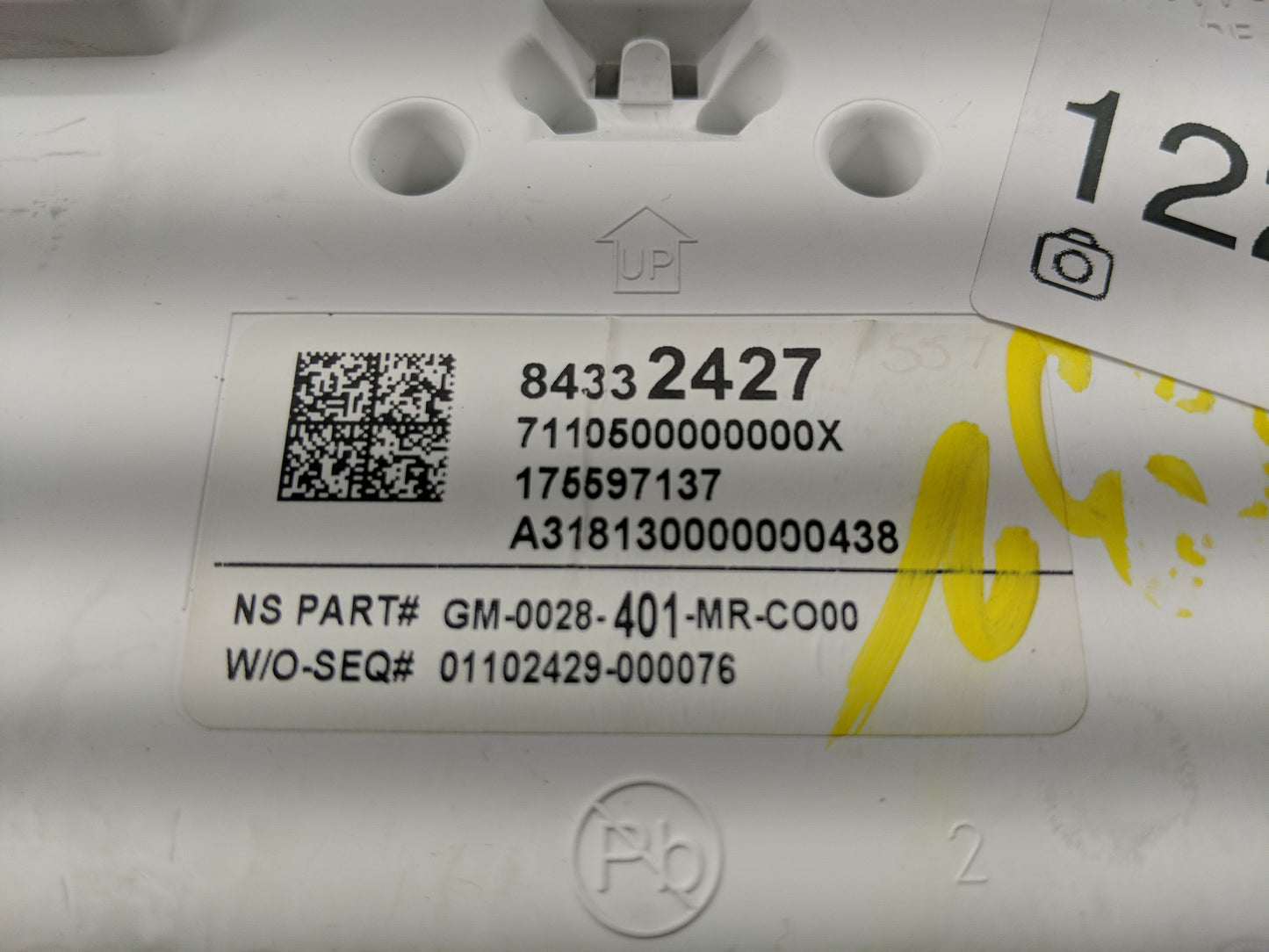 2017-2020 Chevrolet Impala Instrument Cluster Speedometer Gauges P/N:84037517 Fits Fits 2017 2018 2019 2020 OEM Used Auto Pa