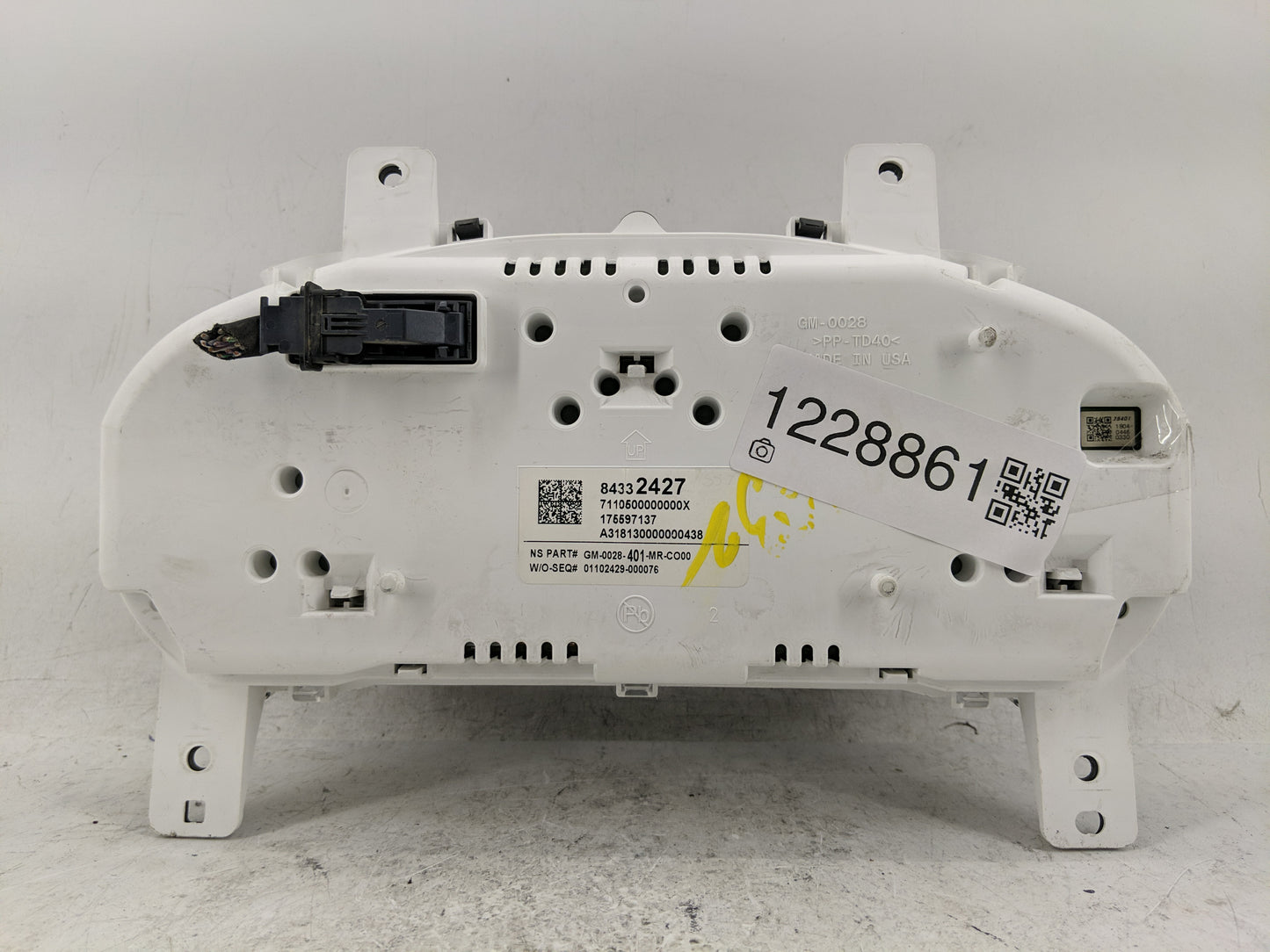 2017-2020 Chevrolet Impala Instrument Cluster Speedometer Gauges P/N:84037517 Fits Fits 2017 2018 2019 2020 OEM Used Auto Pa