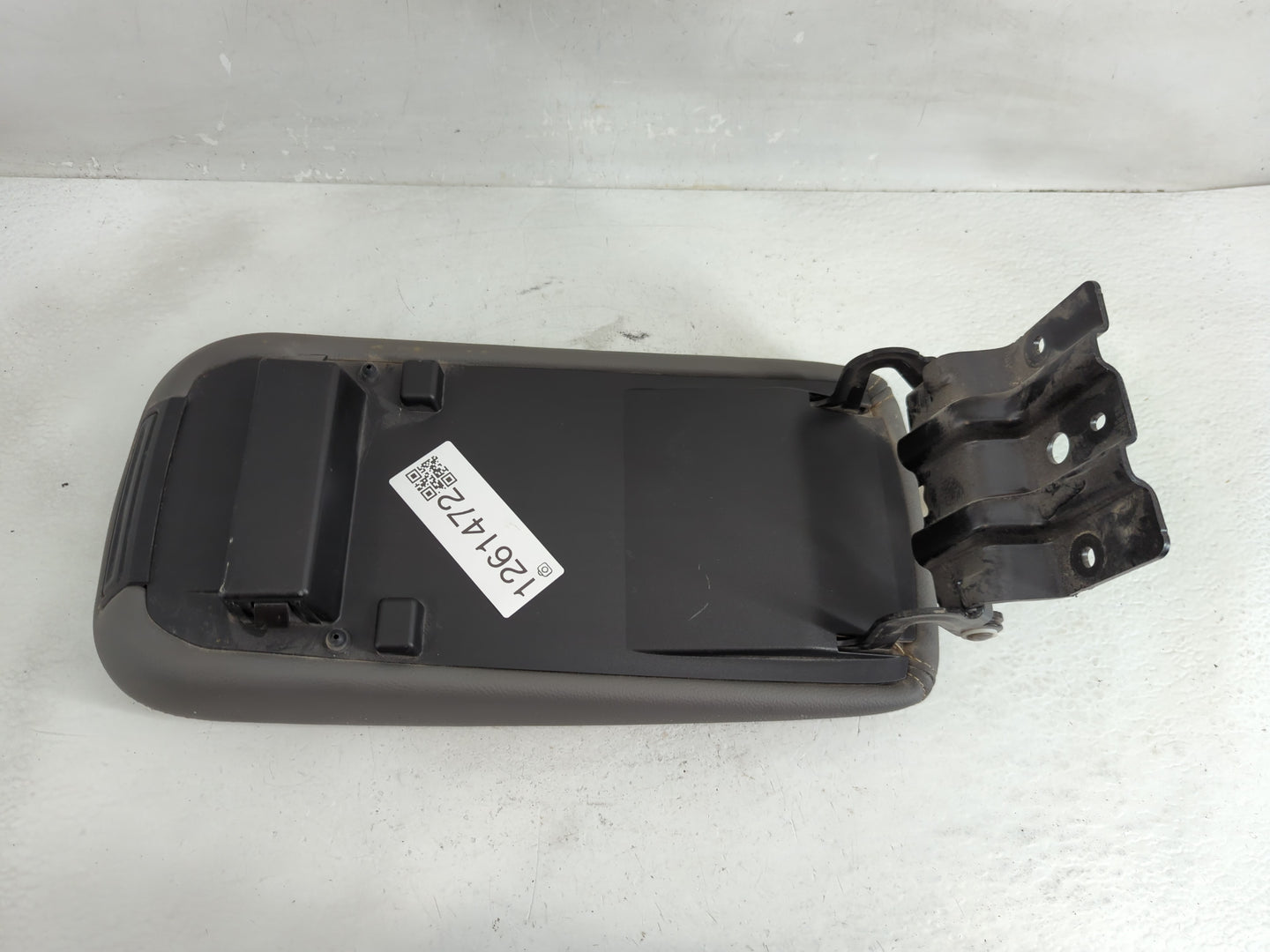 2017 Chevrolet Impala Center Console Armrest Cover Lid Fits OEM Used Auto Parts - Oemusedautoparts1.com