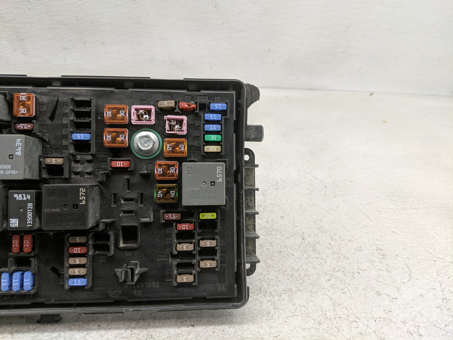 2016-2019 Chevrolet Impala Fusebox Fuse Box Panel Relay Module P/N:13222782 Fits Fits 2016 2017 2018 2019 OEM Used Auto Part