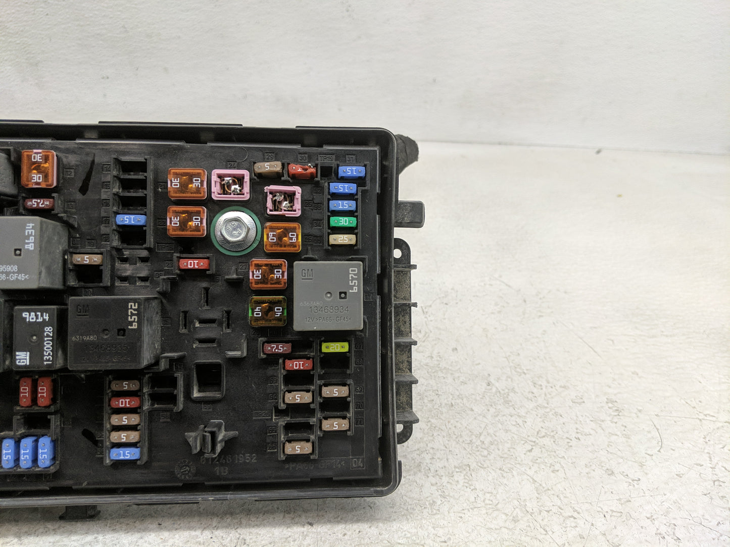 2016-2019 Chevrolet Impala Fusebox Fuse Box Panel Relay Module P/N:13222782 Fits Fits 2016 2017 2018 2019 OEM Used Auto Part