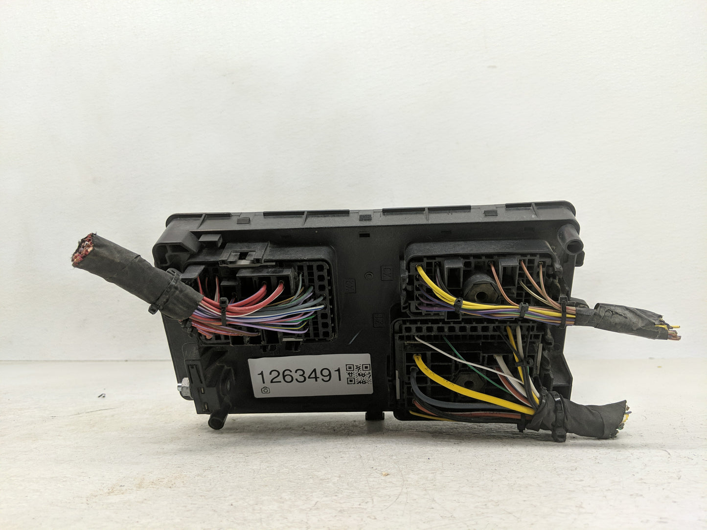 2016-2019 Chevrolet Impala Fusebox Fuse Box Panel Relay Module P/N:13222782 Fits Fits 2016 2017 2018 2019 OEM Used Auto Part