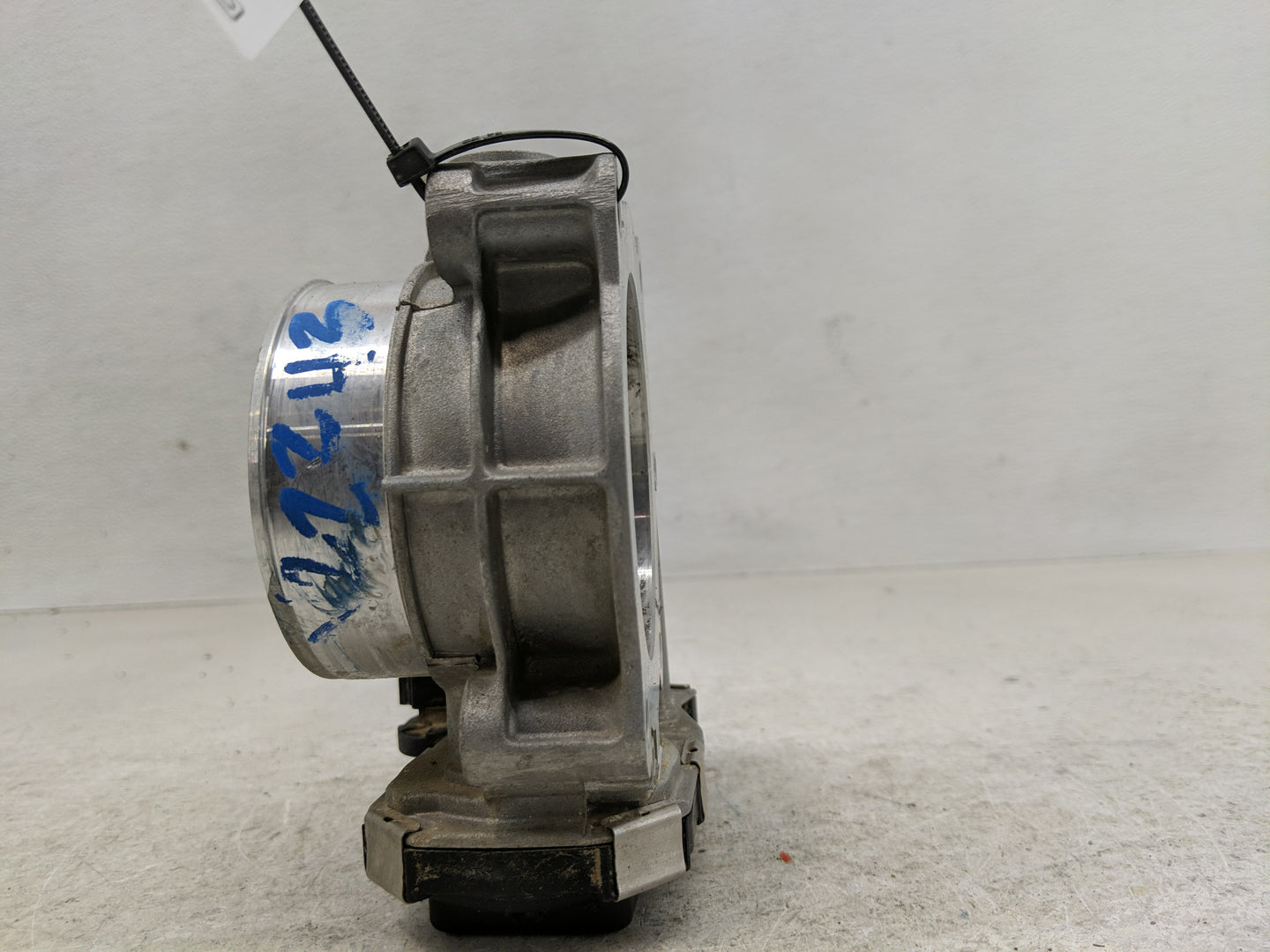 2012-2020 Chevrolet Impala Throttle Body Fits Fits 2012 2013 2014 2015 2016 2017 2018 2019 2020 2021 2022 OEM Used Auto Part