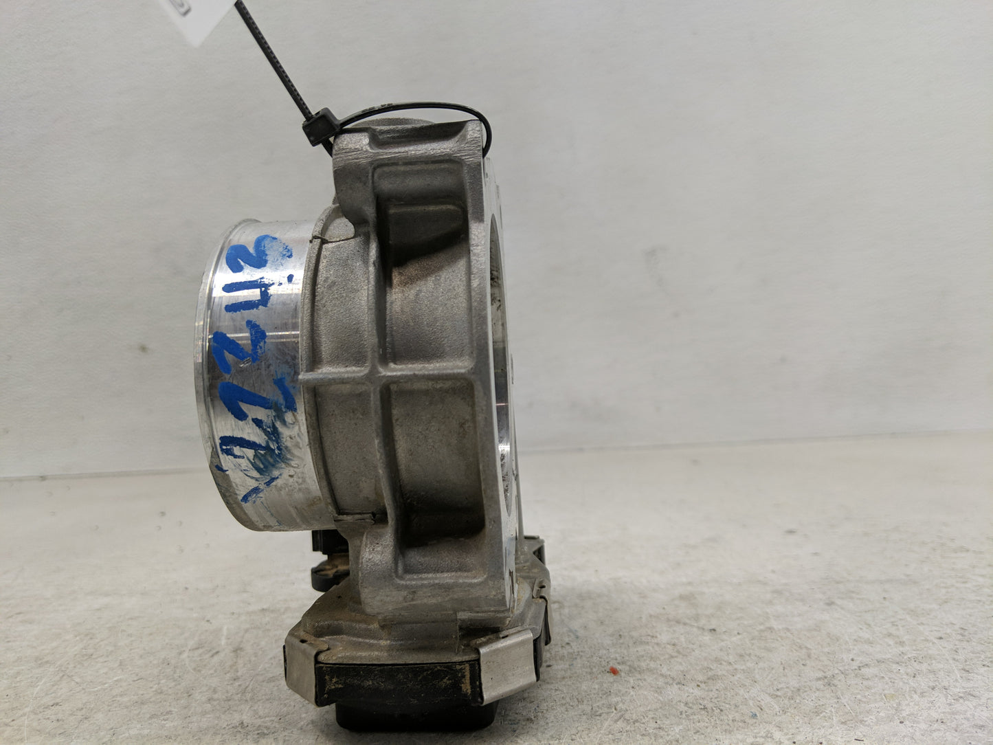 2012-2020 Chevrolet Impala Throttle Body Fits Fits 2012 2013 2014 2015 2016 2017 2018 2019 2020 2021 2022 OEM Used Auto Part