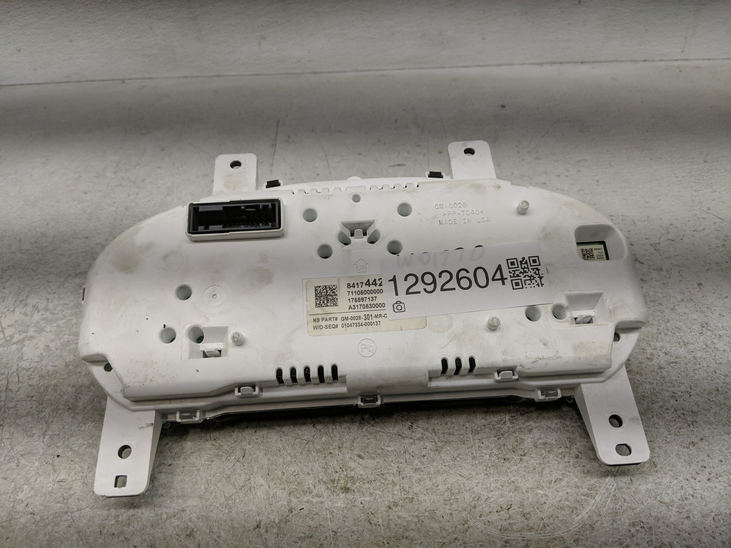 2017 Chevrolet Impala Instrument Cluster Speedometer Gauges P/N:84174428 Fits OEM Used Auto Parts - Oemusedautoparts1.com