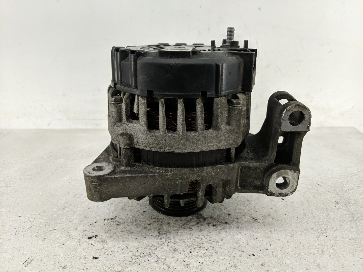 2017-2020 Chevrolet Impala Alternator Replacement Generator Charging Assembly Engine OEM P/N:13597235 Fits OEM Used Auto Par