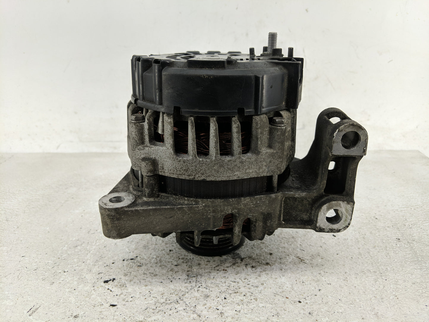 2017-2020 Chevrolet Impala Alternator Replacement Generator Charging Assembly Engine OEM P/N:13597235 Fits OEM Used Auto Par