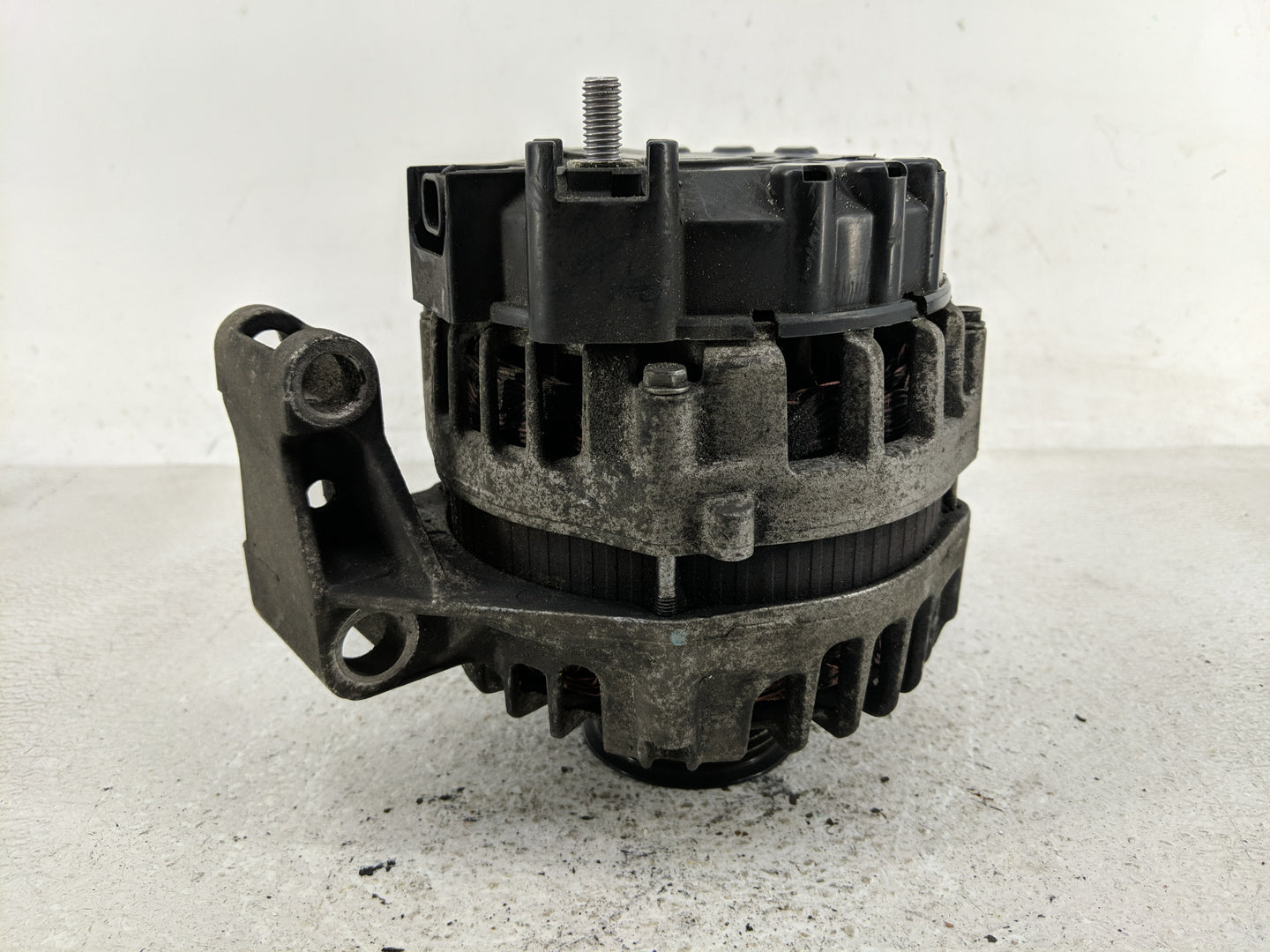 2017-2020 Chevrolet Impala Alternator Replacement Generator Charging Assembly Engine OEM P/N:13597235 Fits OEM Used Auto Par