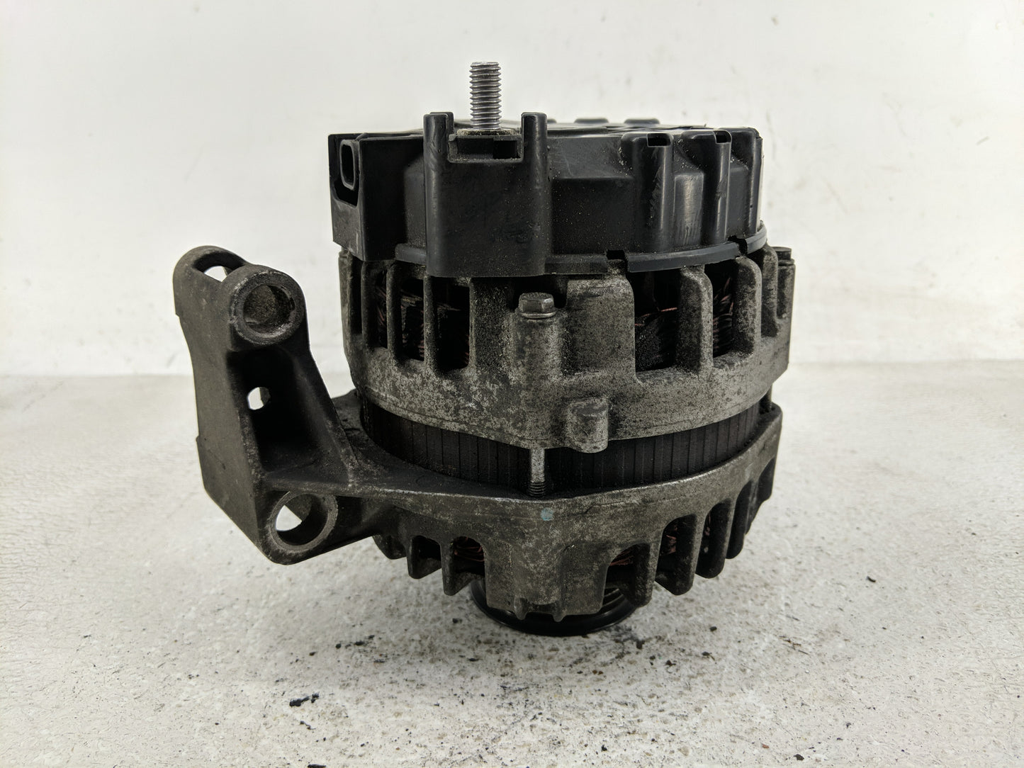 2017-2020 Chevrolet Impala Alternator Replacement Generator Charging Assembly Engine OEM P/N:13597235 Fits OEM Used Auto Par