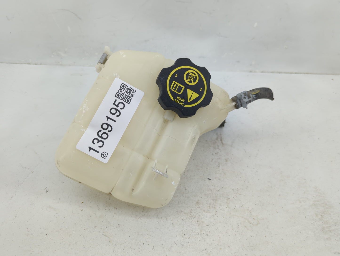 2014 Chevrolet Impala Radiator Coolant Overflow Expansion Tank Bottle 1369195 - Oemusedautoparts1.com