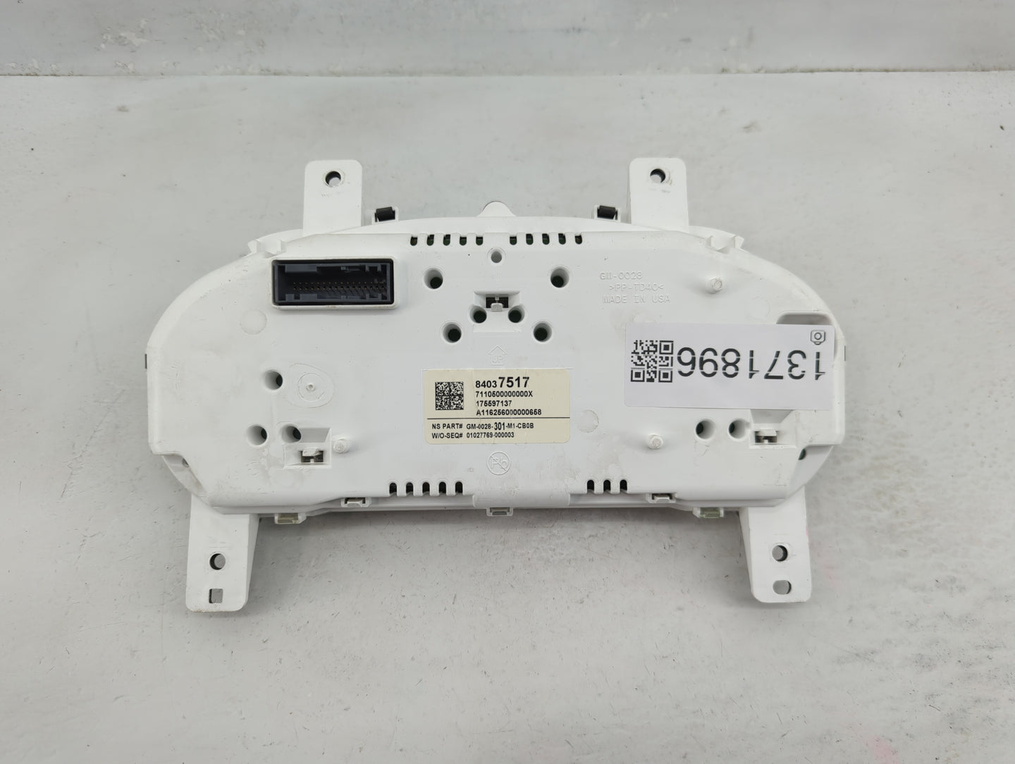 2017-2020 Chevrolet Impala Instrument Cluster Speedometer Gauges P/N:84037517 Fits Fits 2017 2018 2019 2020 OEM Used Auto Pa