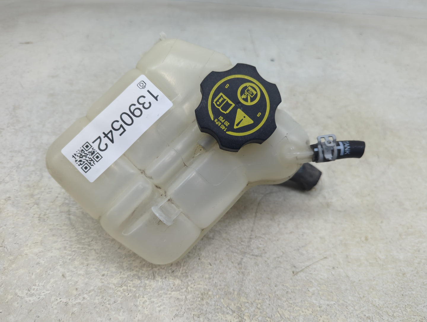2014 Chevrolet Impala Radiator Coolant Overflow Expansion Tank Bottle 1390542 - Oemusedautoparts1.com