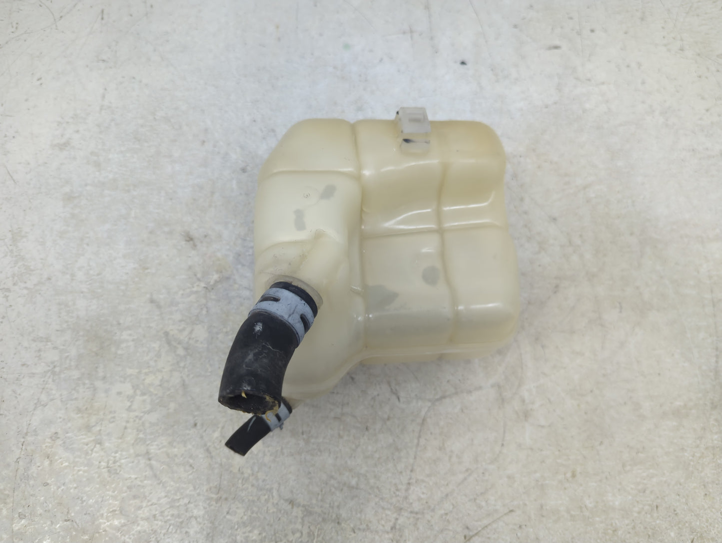 2014 Chevrolet Impala Radiator Coolant Overflow Expansion Tank Bottle - Oemusedautoparts1.com