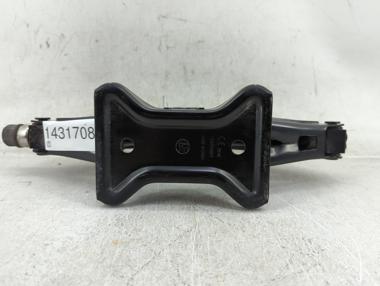 2017 Chevrolet Impala Spare Scissor Car Jack - Oemusedautoparts1.com