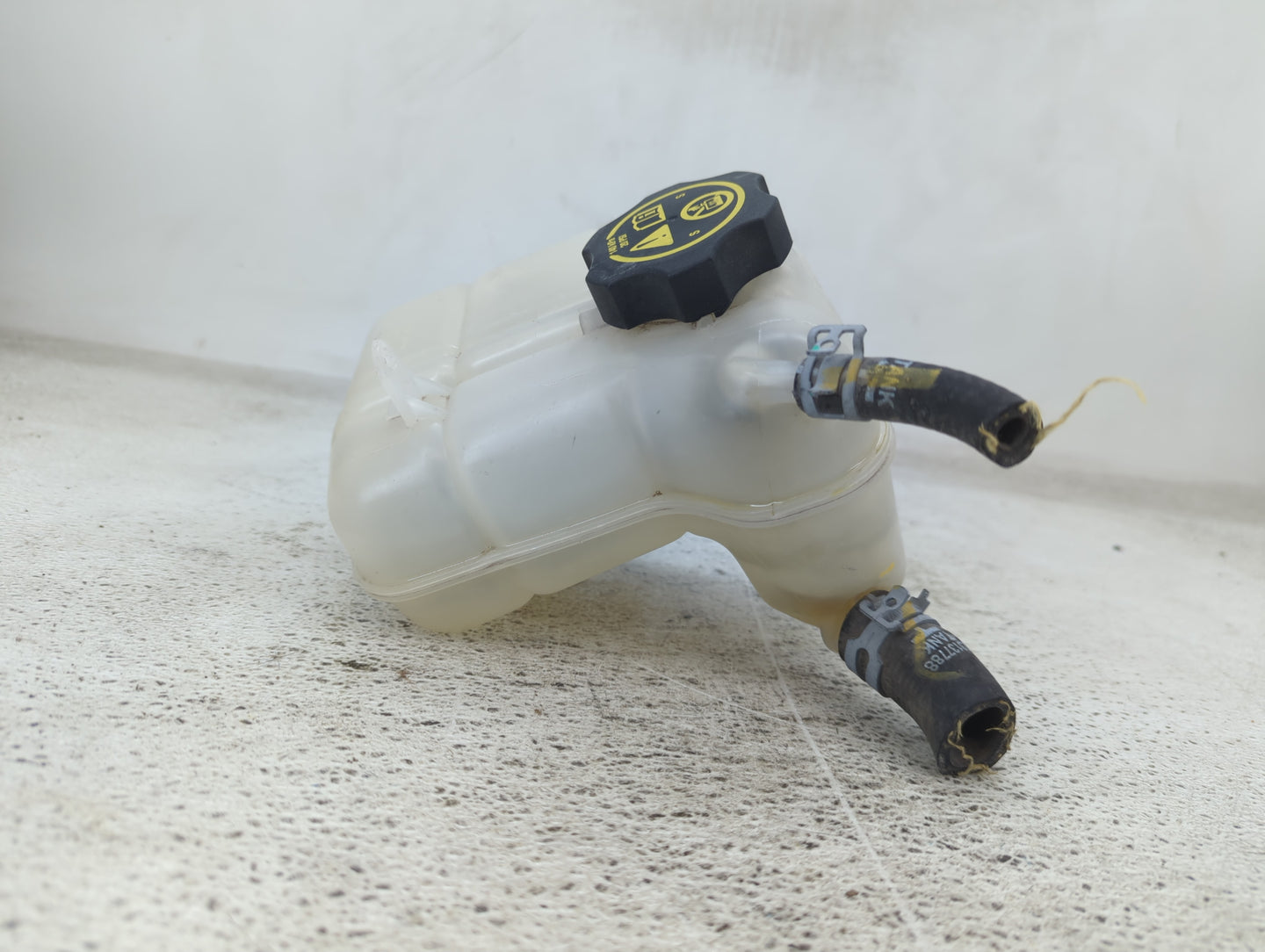 2014 Chevrolet Impala Radiator Coolant Overflow Expansion Tank Bottle - Oemusedautoparts1.com