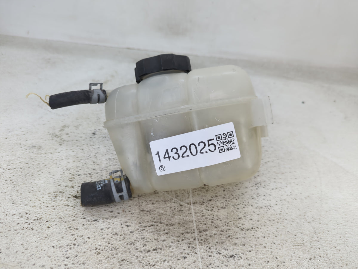 2014 Chevrolet Impala Radiator Coolant Overflow Expansion Tank Bottle 1432025 - Oemusedautoparts1.com