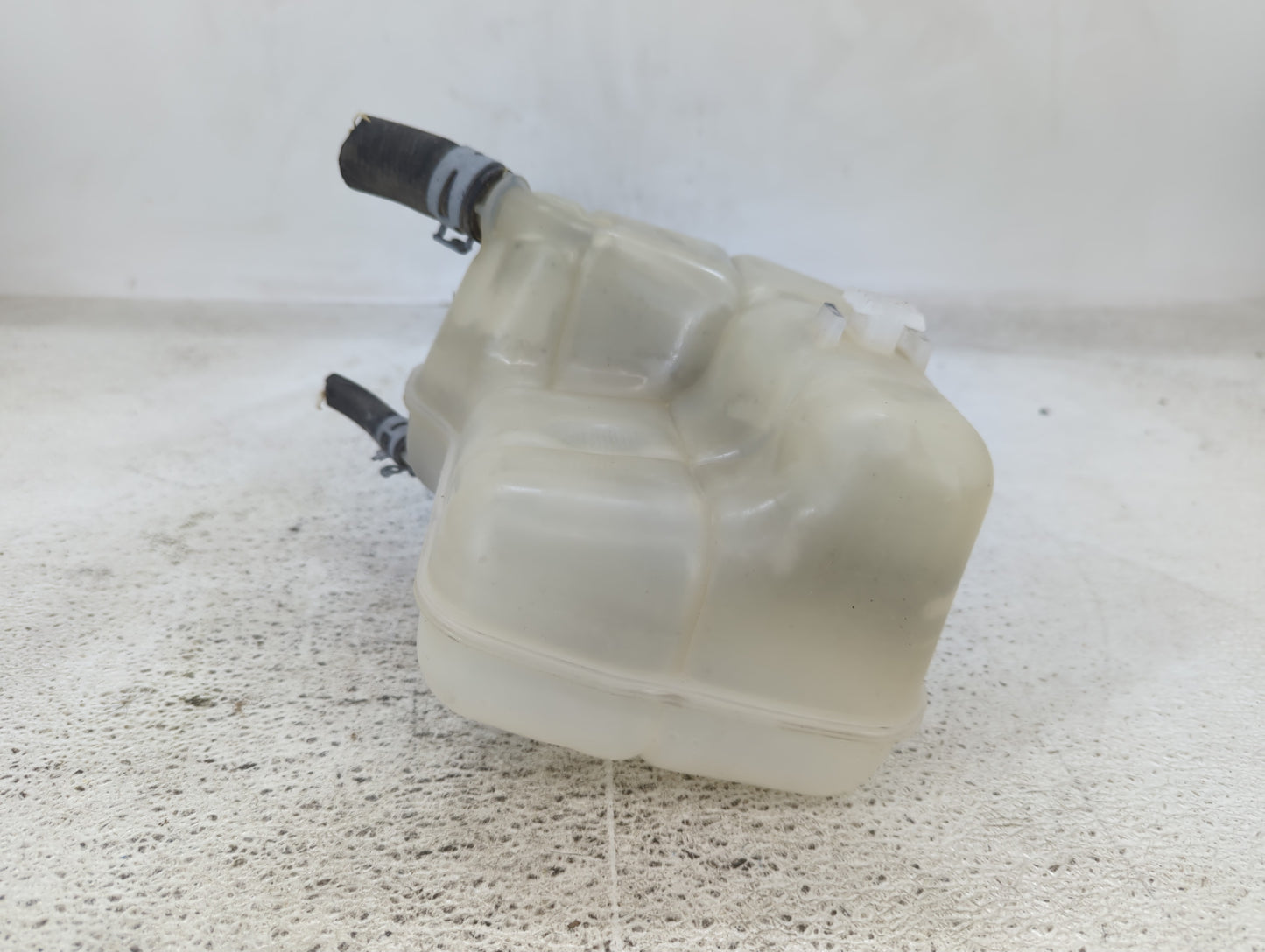 2014 Chevrolet Impala Radiator Coolant Overflow Expansion Tank Bottle 1432025 - Oemusedautoparts1.com