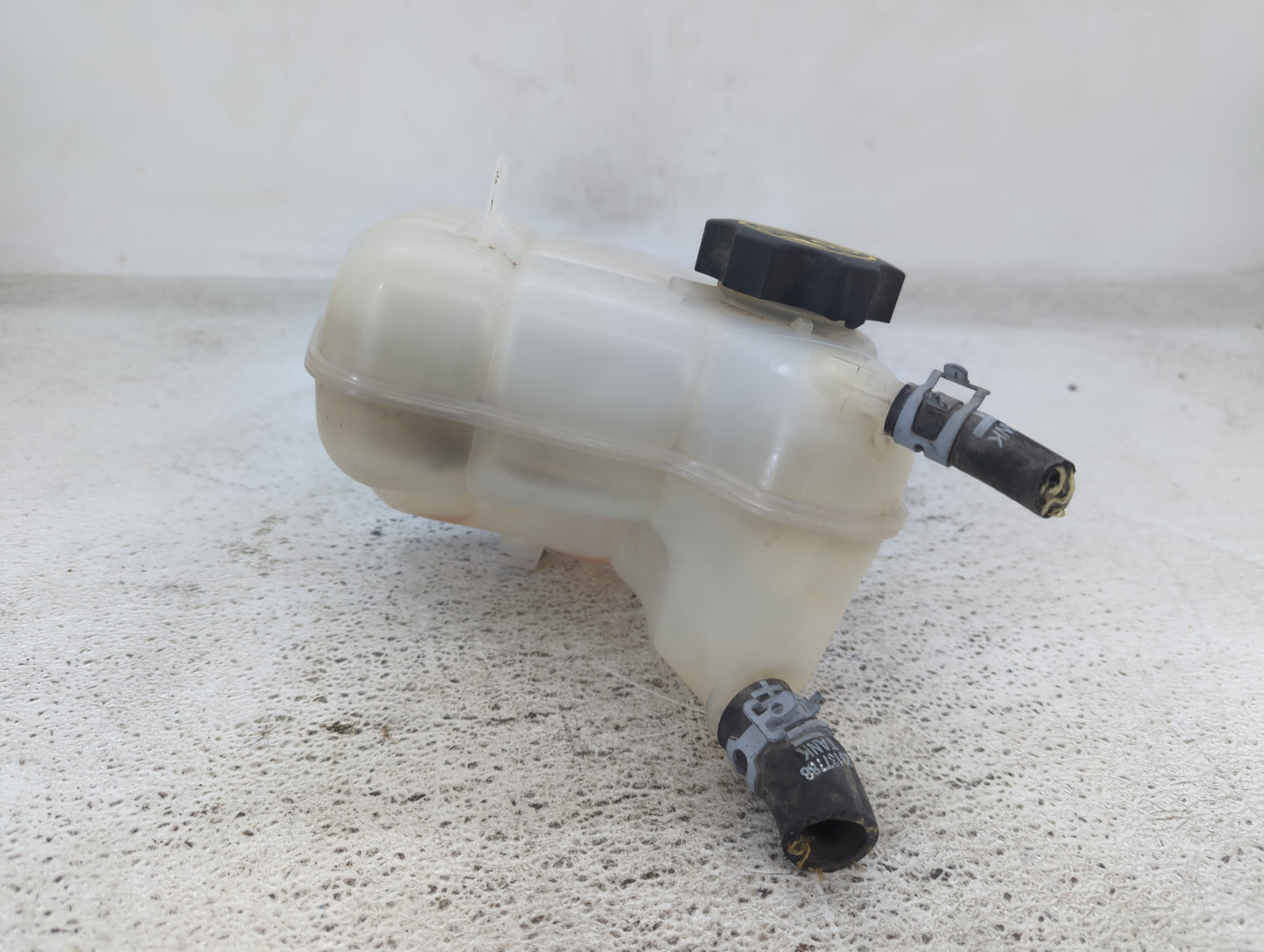 2014 Chevrolet Impala Radiator Coolant Overflow Expansion Tank Bottle 1432074 - Oemusedautoparts1.com