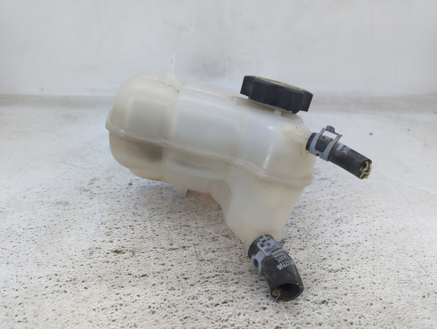 2014 Chevrolet Impala Radiator Coolant Overflow Expansion Tank Bottle 1432074 - Oemusedautoparts1.com