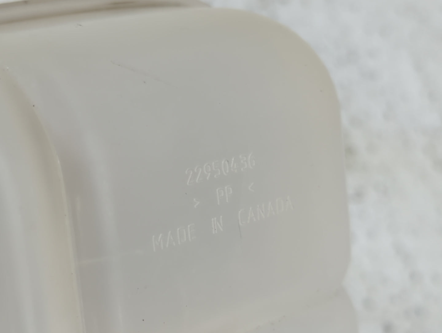 2014 Chevrolet Impala Radiator Coolant Overflow Expansion Tank Bottle 1432074 - Oemusedautoparts1.com