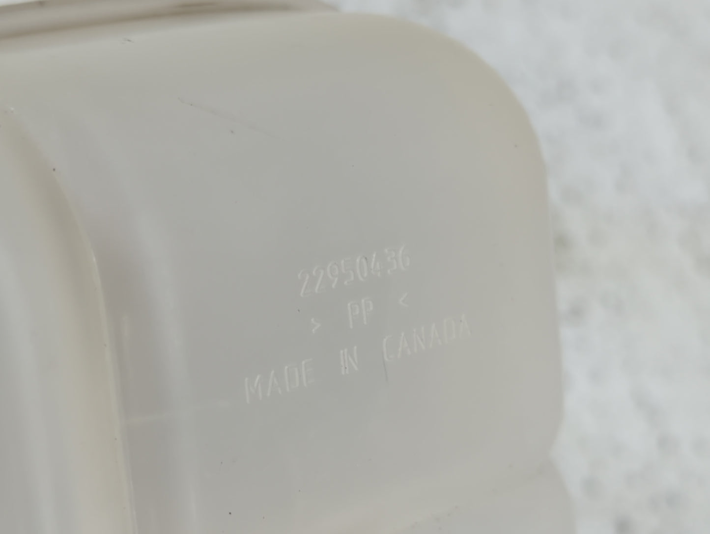 2014 Chevrolet Impala Radiator Coolant Overflow Expansion Tank Bottle 1432074 - Oemusedautoparts1.com