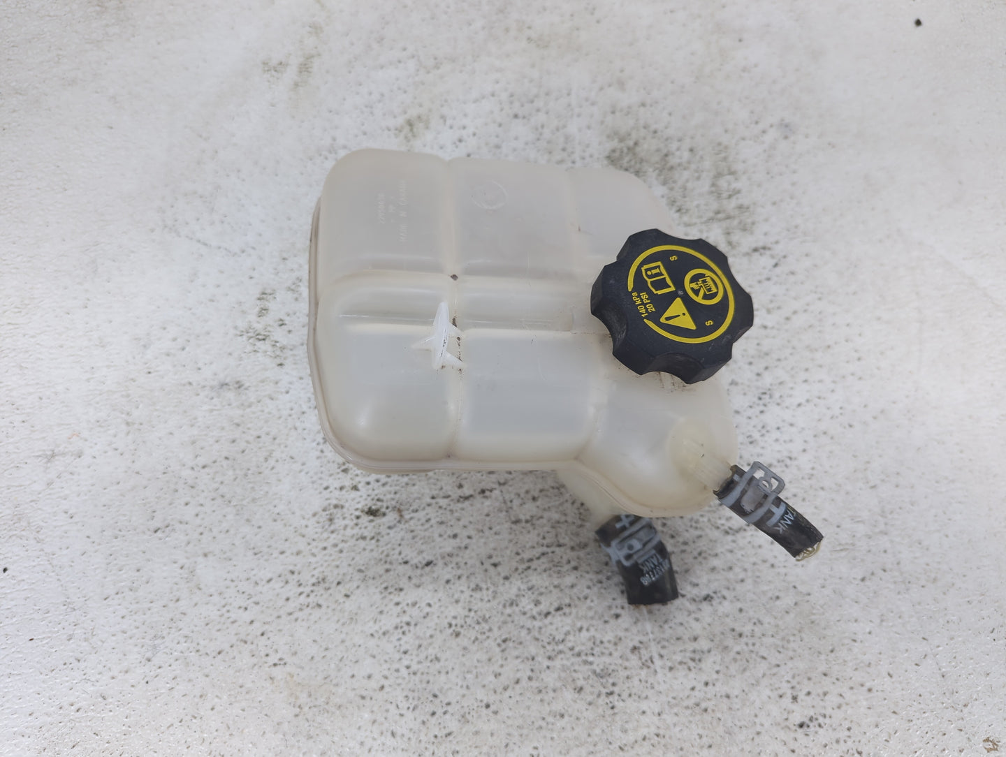 2014 Chevrolet Impala Radiator Coolant Overflow Expansion Tank Bottle 1432074 - Oemusedautoparts1.com
