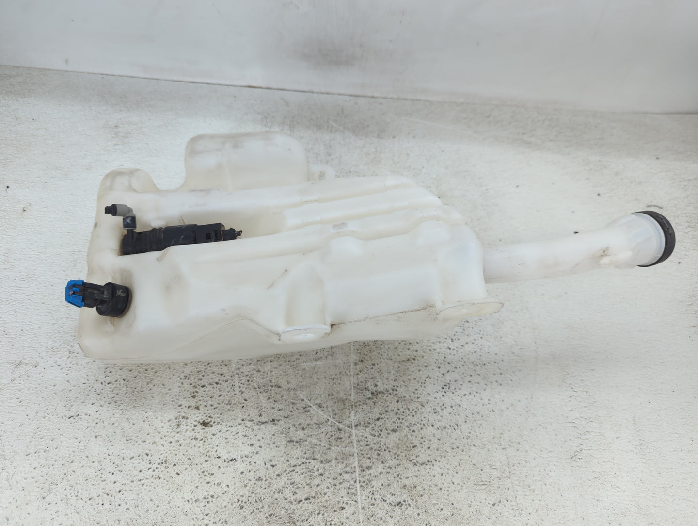 2014-2020 Chevrolet Impala Windshield Washer Fluid Reservoir Bottle Oem - Oemusedautoparts1.com