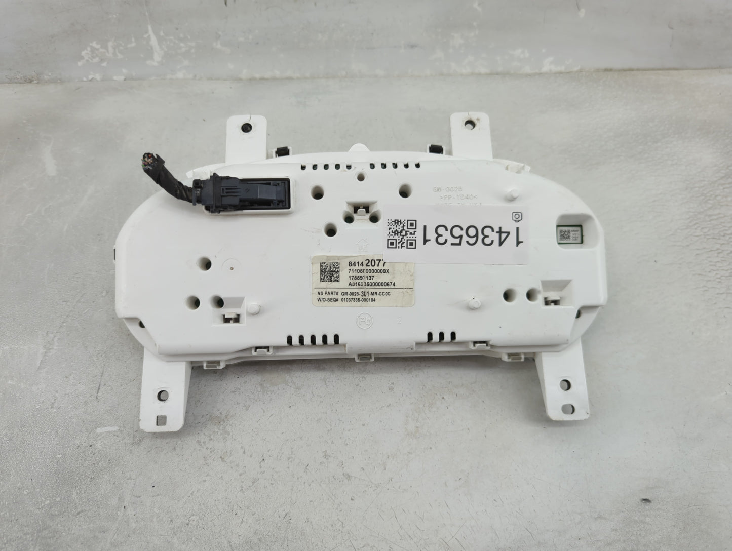 2017-2020 Chevrolet Impala Instrument Cluster Speedometer Gauges P/N:84142077 Fits Fits 2017 2018 2019 2020 OEM Used Auto Pa