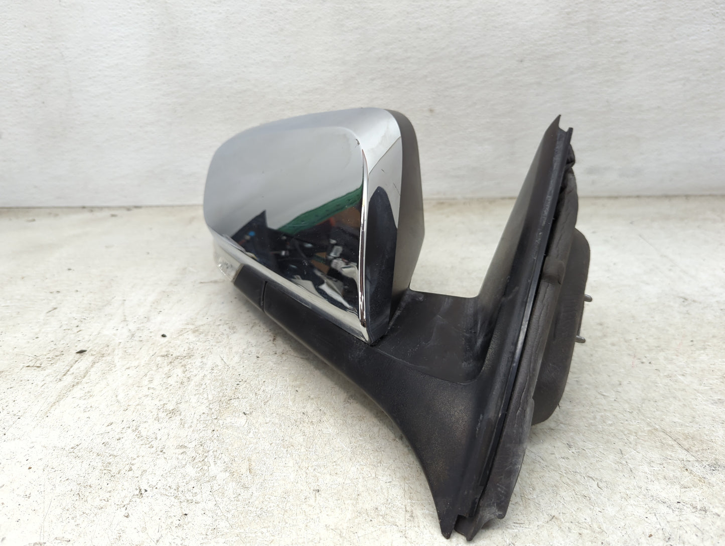 2016-2017 Chevrolet Impala Passenger Side View Mirror - Right Door Mirror OEM Used - Oemusedautoparts1.com