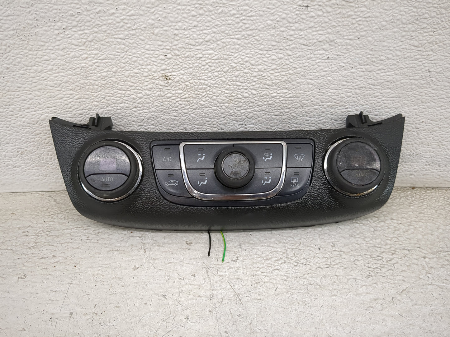 2014-2020 Chevrolet Impala Climate Control Module Temperature AC/Heater Replacement P/N:23453509 SBB677010 Fits OEM Used Aut