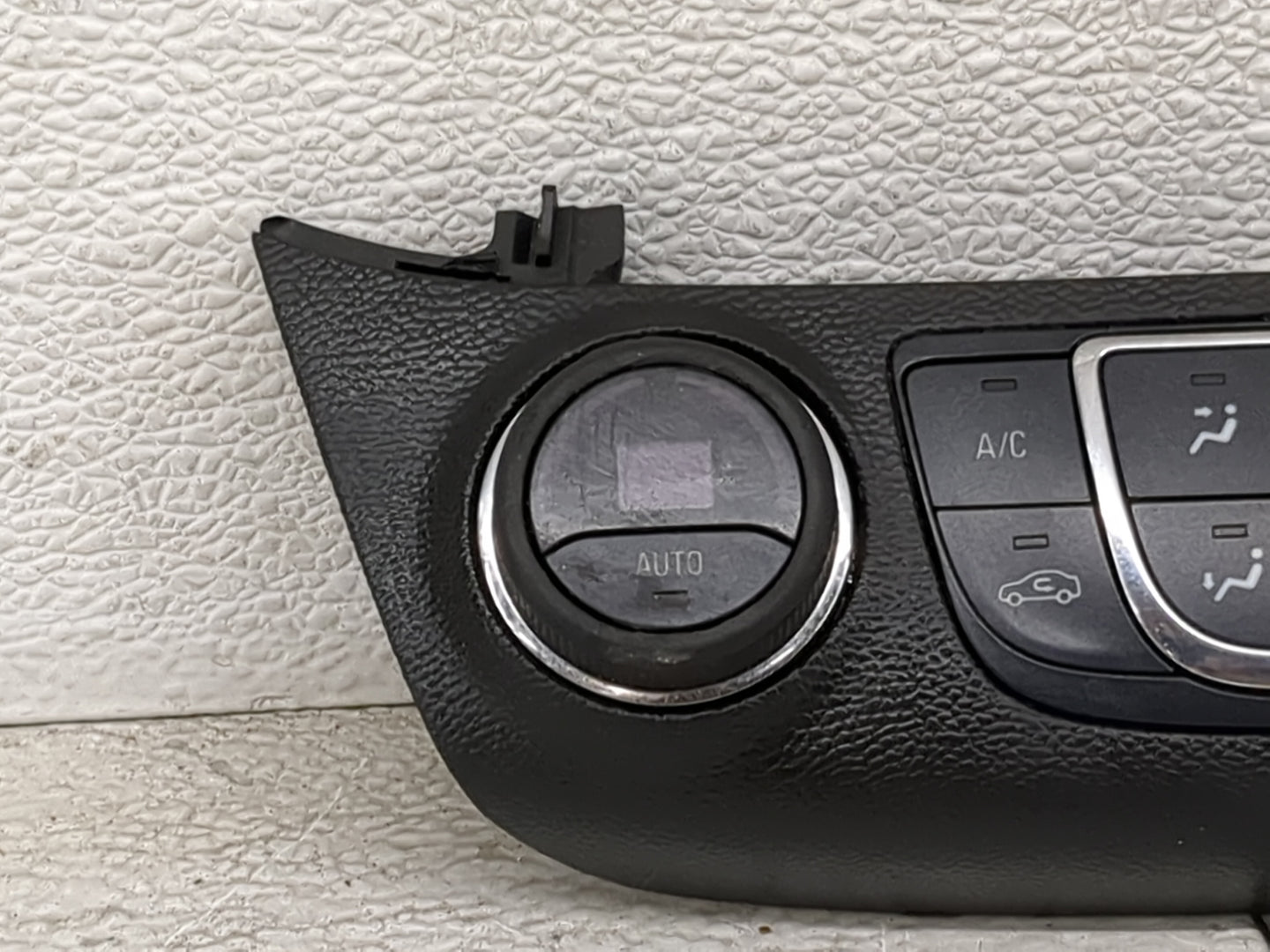 2014-2020 Chevrolet Impala Climate Control Module Temperature AC/Heater Replacement P/N:23453509 SBB677010 Fits OEM Used Aut