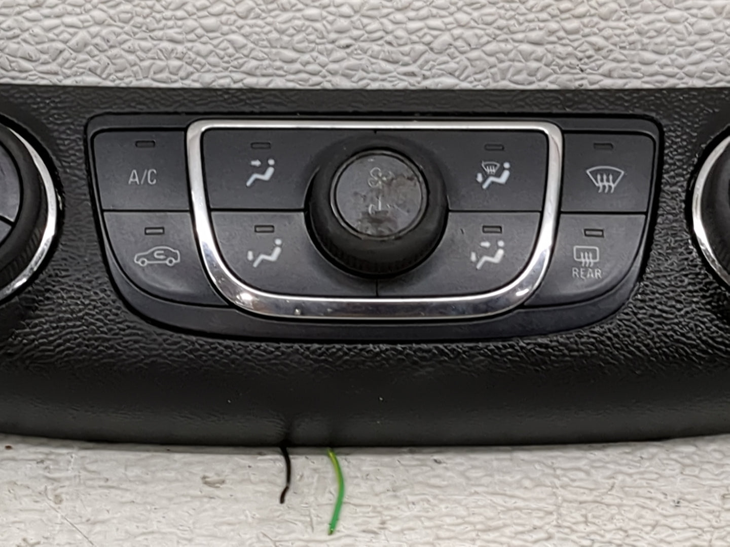 2014-2020 Chevrolet Impala Climate Control Module Temperature AC/Heater Replacement P/N:23453509 SBB677010 Fits OEM Used Aut