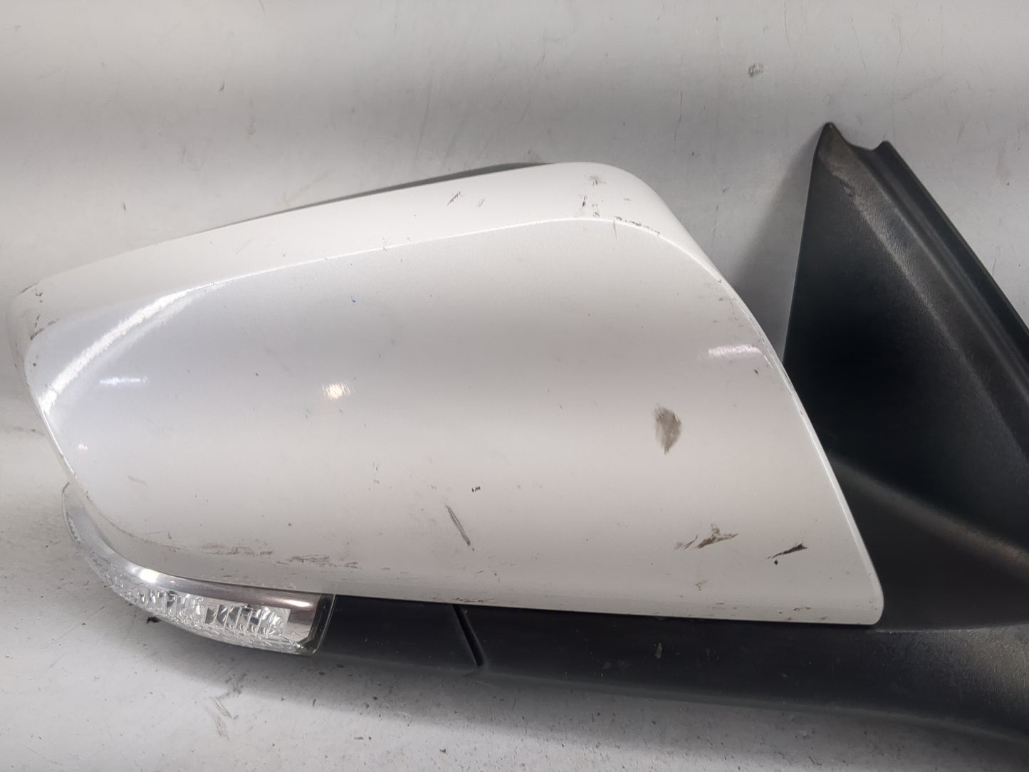 2016-2017 Chevrolet Impala Driver Side View Mirror - Left Door Mirror OEM Used - Oemusedautoparts1.com