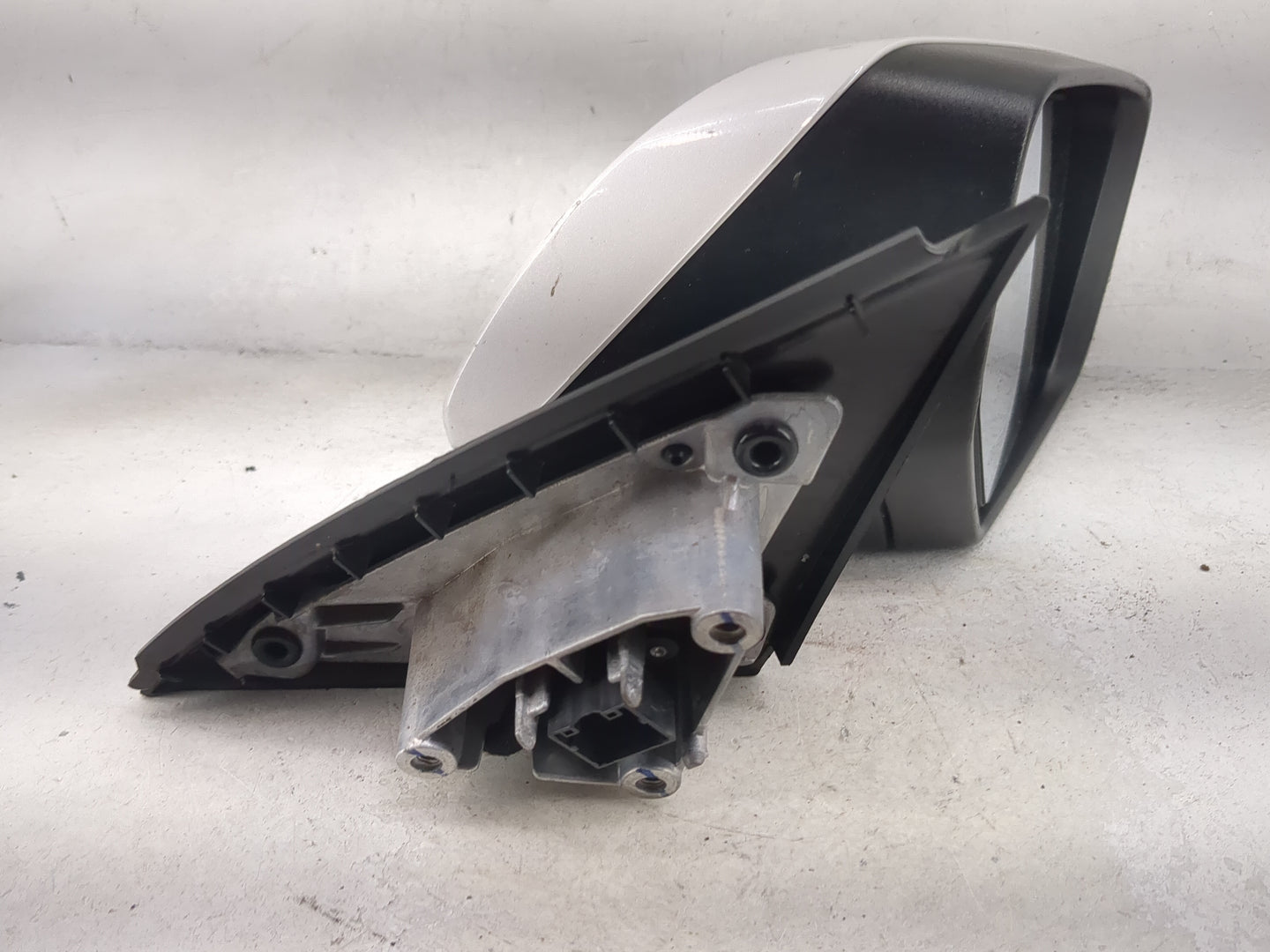 2016-2017 Chevrolet Impala Driver Side View Mirror - Left Door Mirror OEM Used - Oemusedautoparts1.com