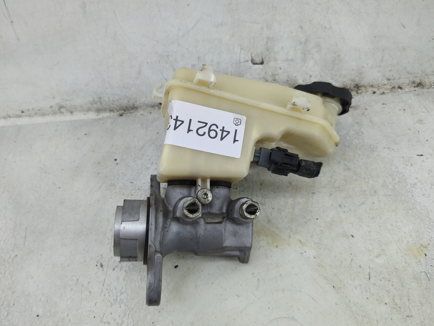 2014-2020 Chevrolet Impala Brake Master Cylinder 1492143 - Oemusedautoparts1.com