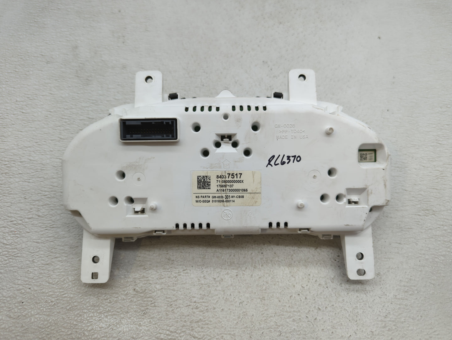 2017-2019 Chevrolet Impala Instrument Cluster Speedometer Gauges P/N:84037517 84332429 Fits Fits 2017 2018 2019 OEM Used Aut