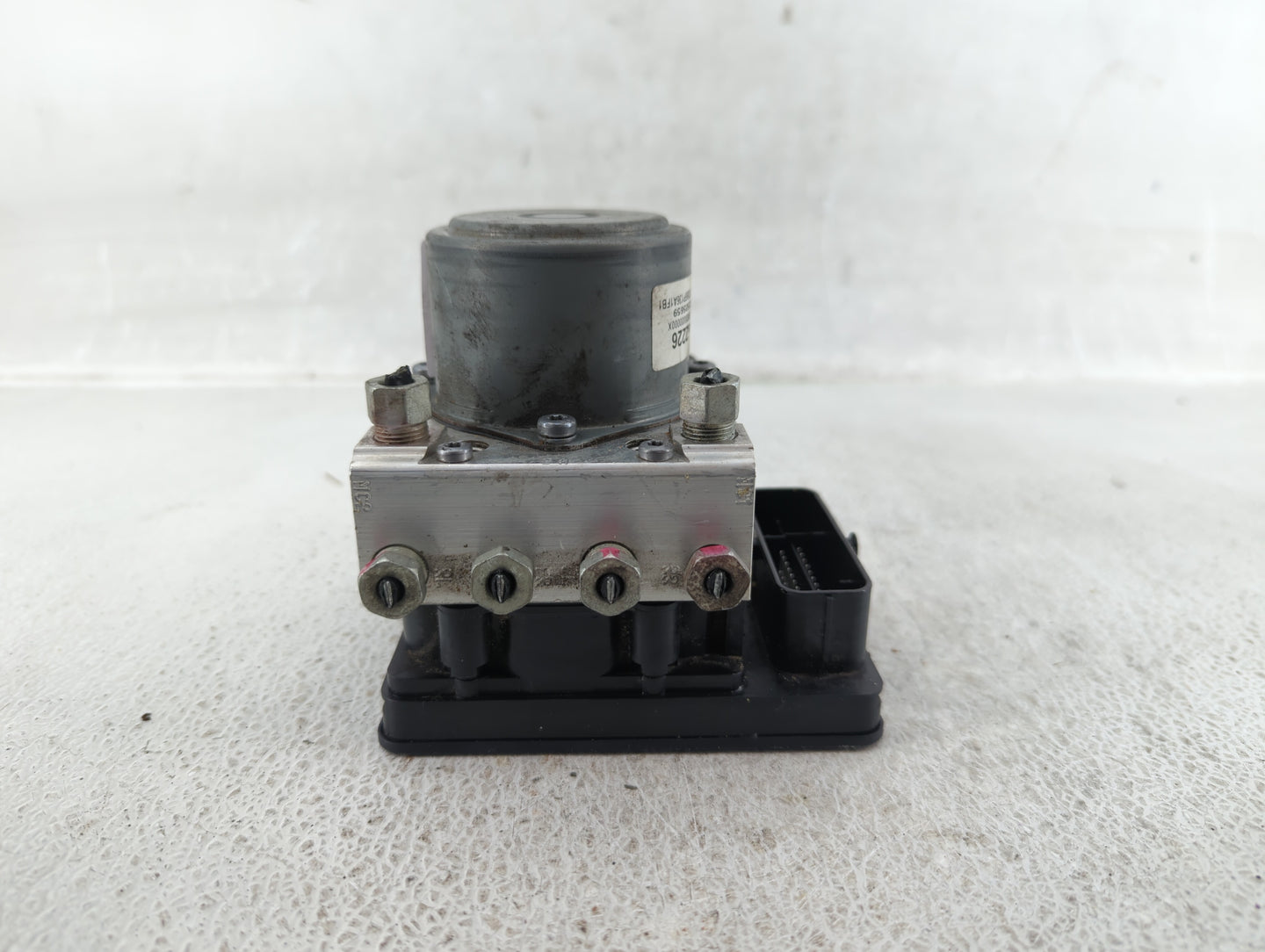 2017-2020 Chevrolet Impala ABS Pump Control Module Replacement P/N:84092226 Fits Fits 2017 2018 2019 2020 OEM Used Auto Part