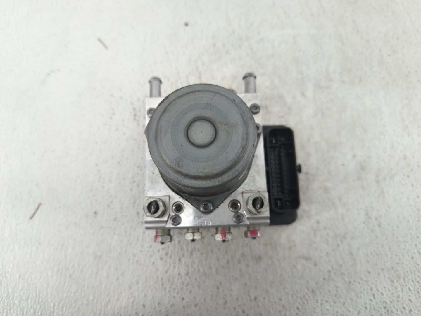 2017-2020 Chevrolet Impala ABS Pump Control Module Replacement P/N:84092226 Fits Fits 2017 2018 2019 2020 OEM Used Auto Part