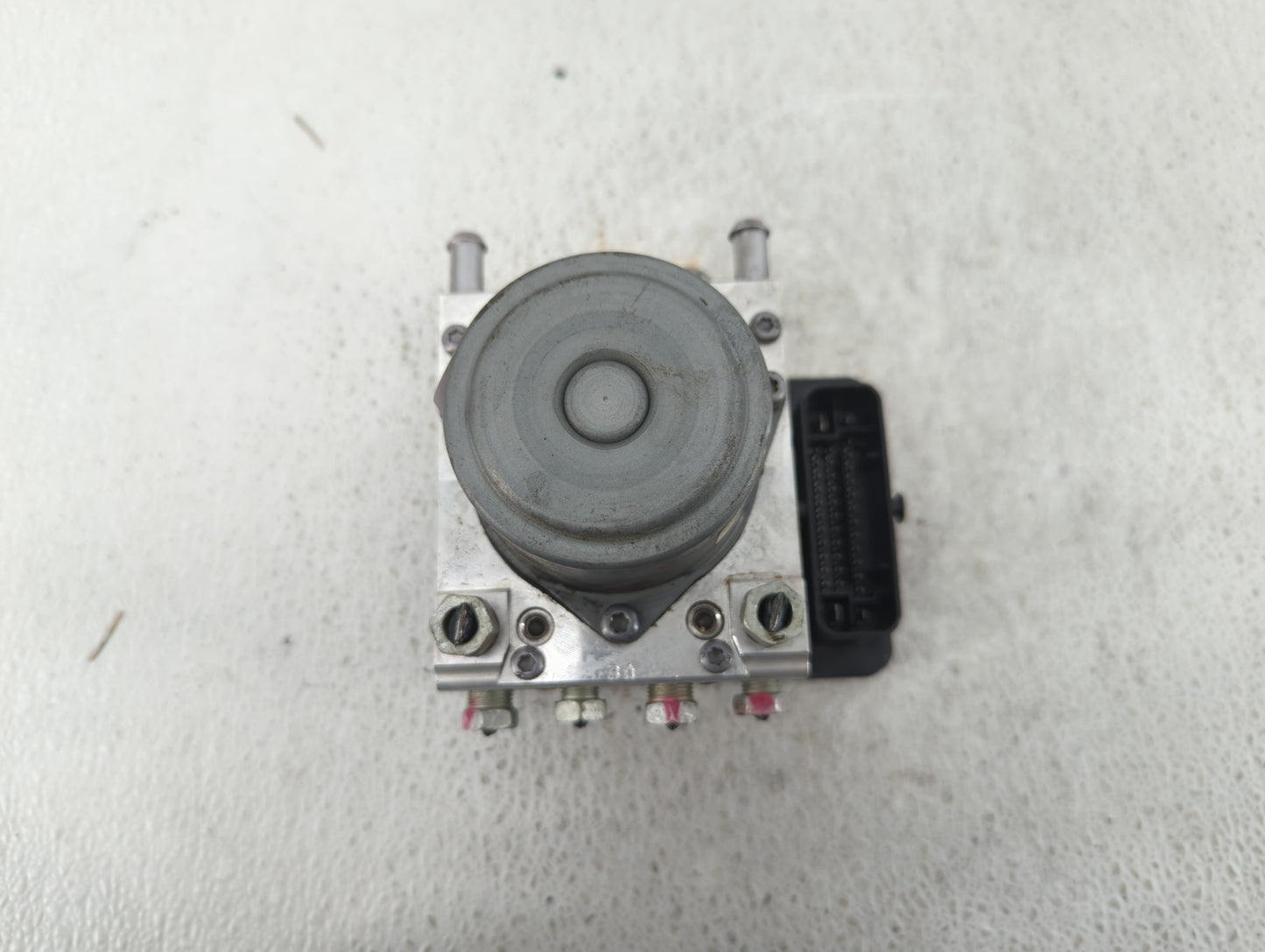 2017-2020 Chevrolet Impala ABS Pump Control Module Replacement P/N:84092226 Fits Fits 2017 2018 2019 2020 OEM Used Auto Part