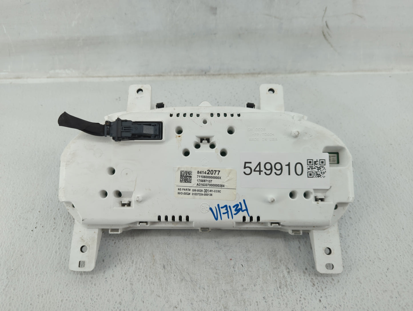 2017-2020 Chevrolet Impala Instrument Cluster Speedometer Gauges P/N:84142077 Fits Fits 2017 2018 2019 2020 OEM Used Auto Pa