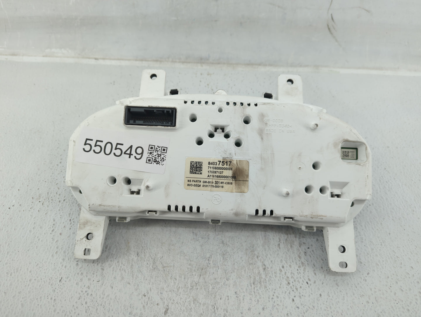 2017-2020 Chevrolet Impala Instrument Cluster Speedometer Gauges P/N:84037517 Fits Fits 2017 2018 2019 2020 OEM Used Auto Pa