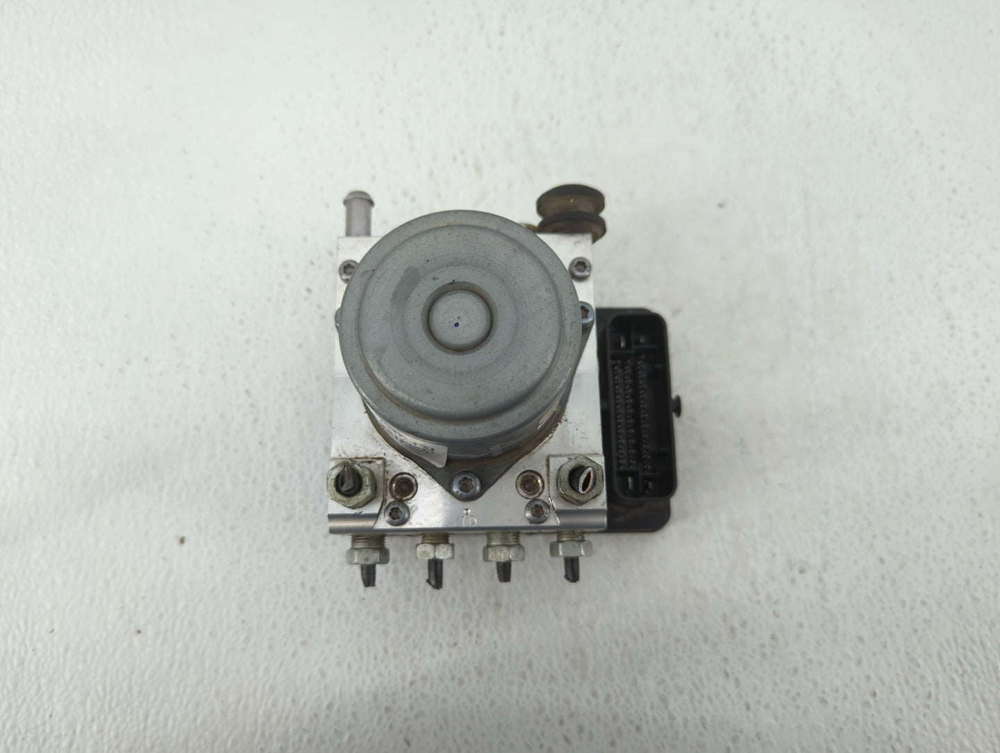 2017-2020 Chevrolet Impala ABS Pump Control Module Replacement P/N:84092226 Fits Fits 2017 2018 2019 2020 OEM Used Auto Part