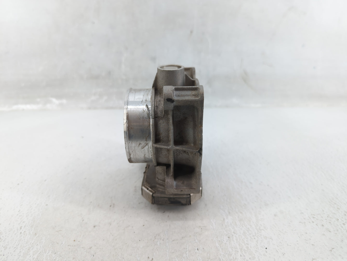 2016-2019 Chevrolet Impala Throttle Body P/N:12670839AA Fits Fits 2016 2017 2018 2019 2020 2021 2022 OEM Used Auto Parts - O