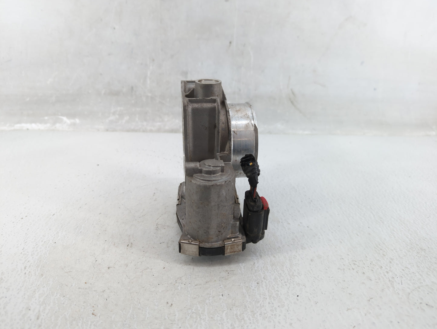 2016-2019 Chevrolet Impala Throttle Body P/N:12670839AA Fits Fits 2016 2017 2018 2019 2020 2021 2022 OEM Used Auto Parts - O