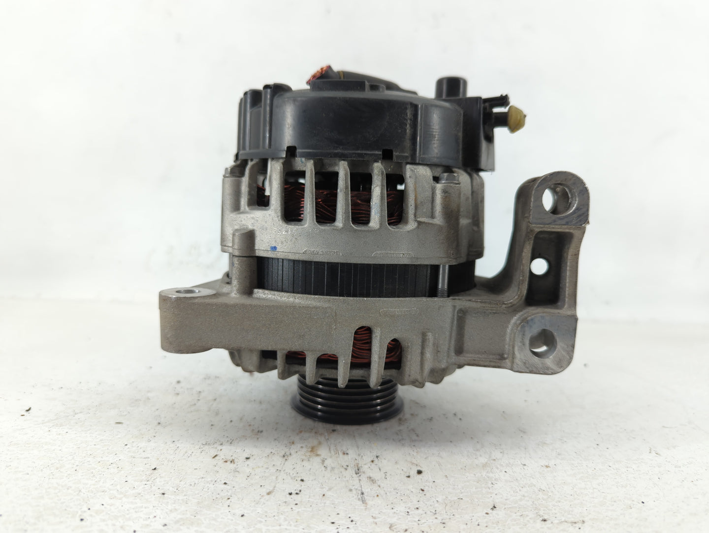 2017 Chevrolet Impala Alternator Replacement Generator Charging Assembly Engine OEM P/N:13597235 Fits OEM Used Auto Parts - 